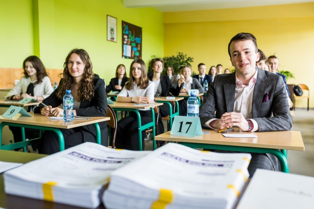 Maturzyści IV LO w Bydgoszczy, fot. Tomasz Czachorowski/eventphoto.com.pl dla UMWKP