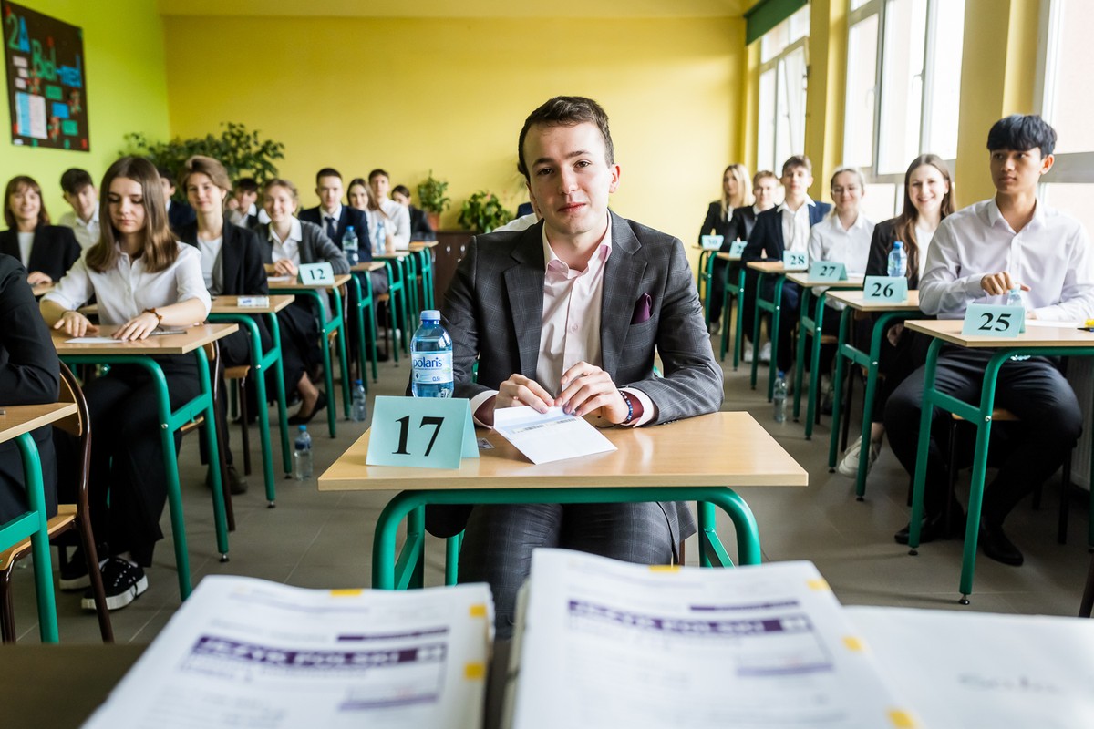 Maturzyści IV LO w Bydgoszczy, fot. Tomasz Czachorowski/eventphoto.com.pl dla UMWKP