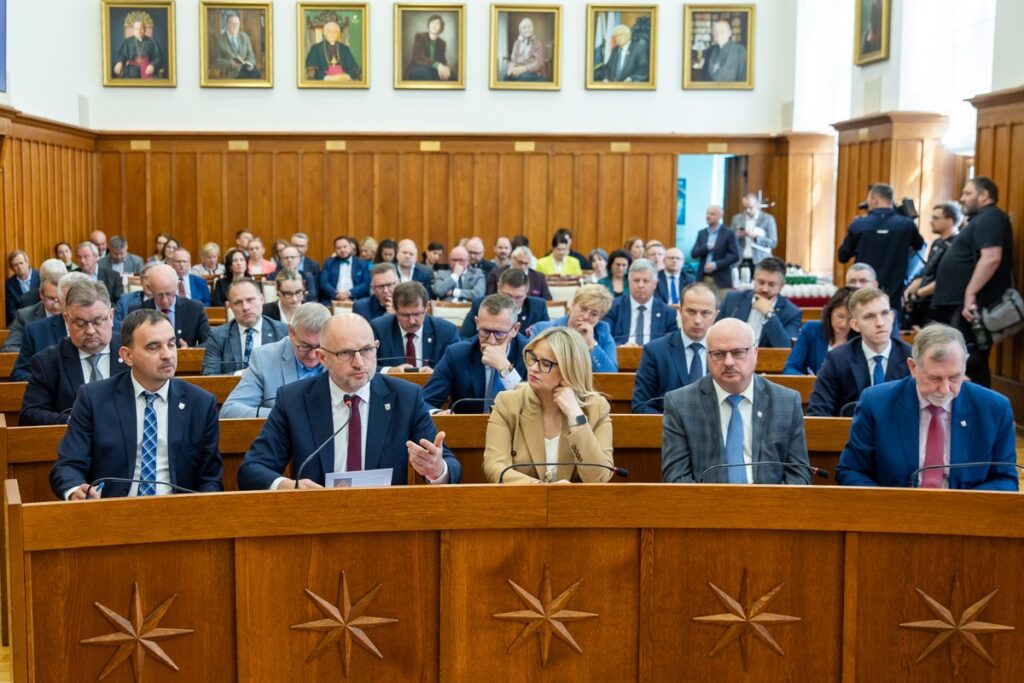 Pierwsza sesja sejmiku województwa, wybory marszałka województwa, fot. Andrzej Goiński/UMWKP
