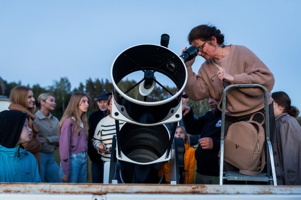 Wiosenny piknik astronomiczny w Niedźwiadach (pow. nakielski), fot. Tomasz Czachorowski, eventphoto.com.pl dla UMWKP