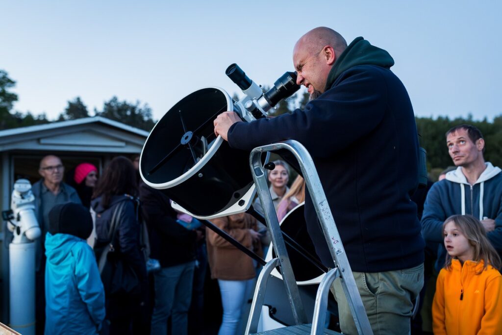 Wiosenny piknik astronomiczny w Niedźwiadach (pow. nakielski), fot. Tomasz Czachorowski, eventphoto.com.pl dla UMWKP
