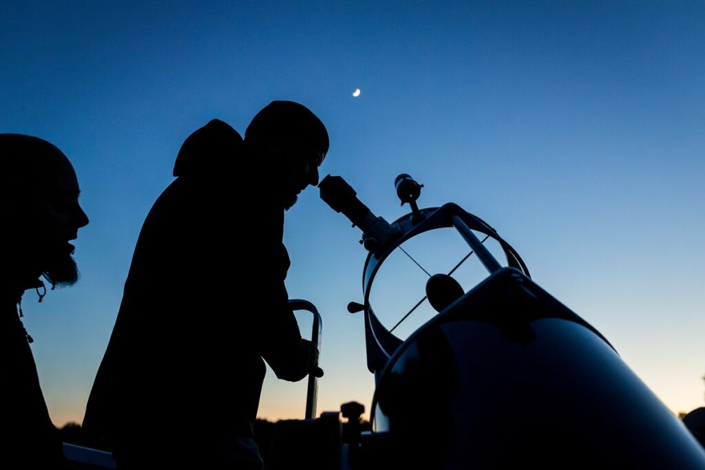 Wiosenny piknik astronomiczny w Niedźwiadach (pow. nakielski), fot. Tomasz Czachorowski, eventphoto.com.pl dla UMWKP