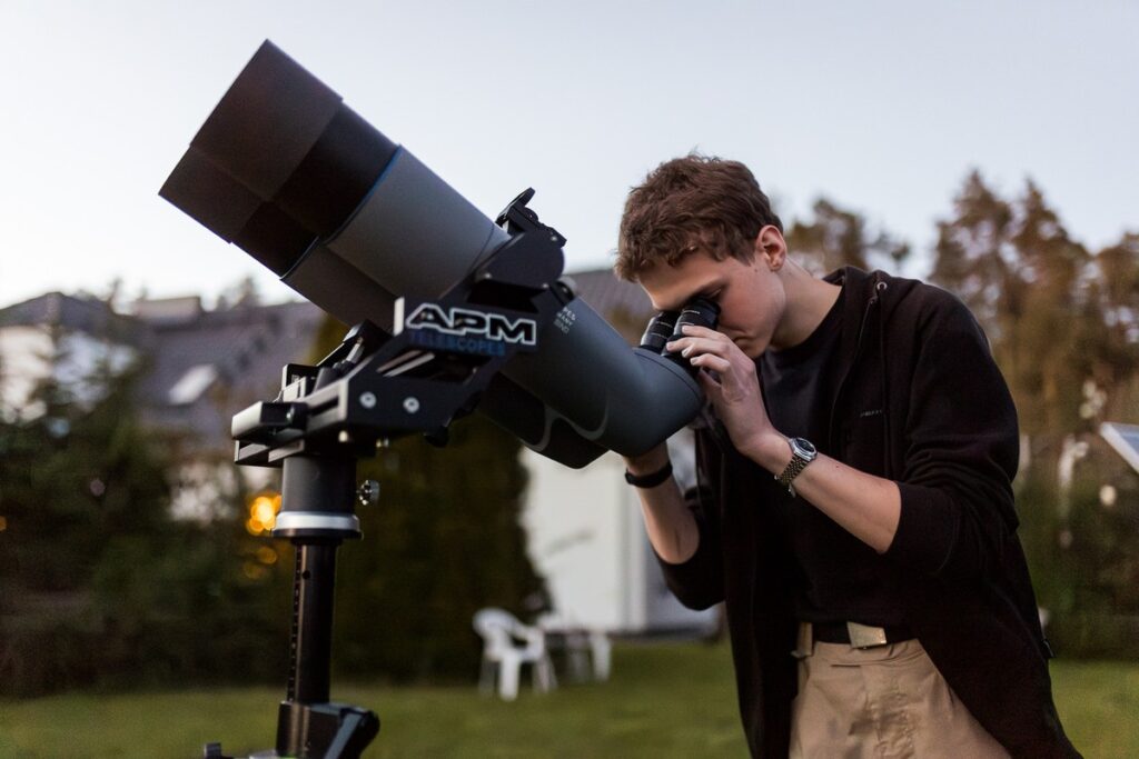 Wiosenny piknik astronomiczny w Niedźwiadach (pow. nakielski), fot. Tomasz Czachorowski, eventphoto.com.pl dla UMWKP