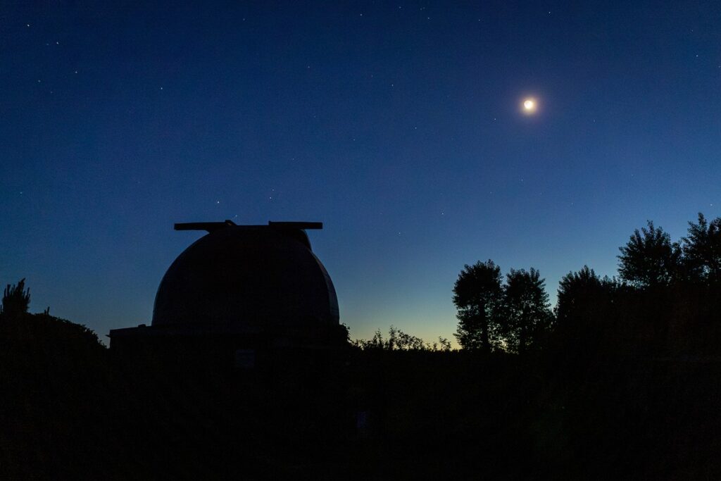 Wiosenny piknik astronomiczny w Niedźwiadach (pow. nakielski), fot. Tomasz Czachorowski, eventphoto.com.pl dla UMWKP