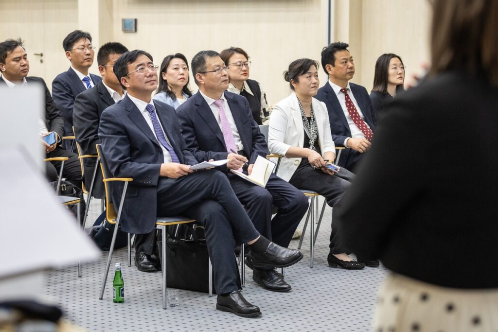 Spotkanie z delegacją z chińskiej prowincji Hubei, fot. Szymon Zdziebło/tarantoga.pl dla UMWKP