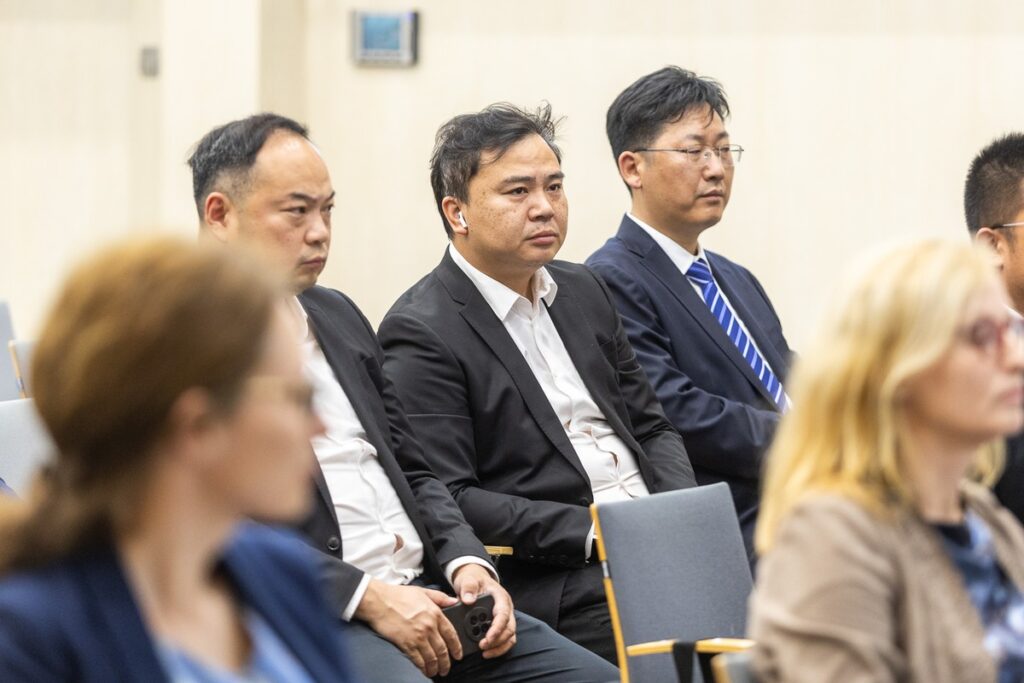 Spotkanie z delegacją z chińskiej prowincji Hubei, fot. Szymon Zdziebło/tarantoga.pl dla UMWKP