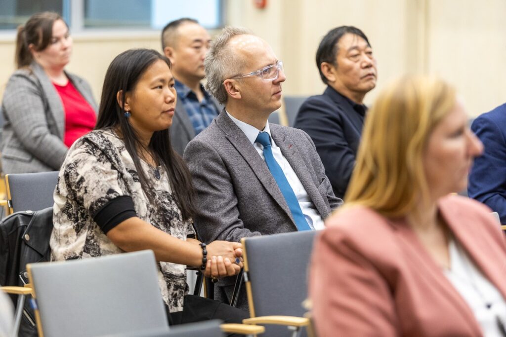 Spotkanie z delegacją z chińskiej prowincji Hubei, fot. Szymon Zdziebło/tarantoga.pl dla UMWKP