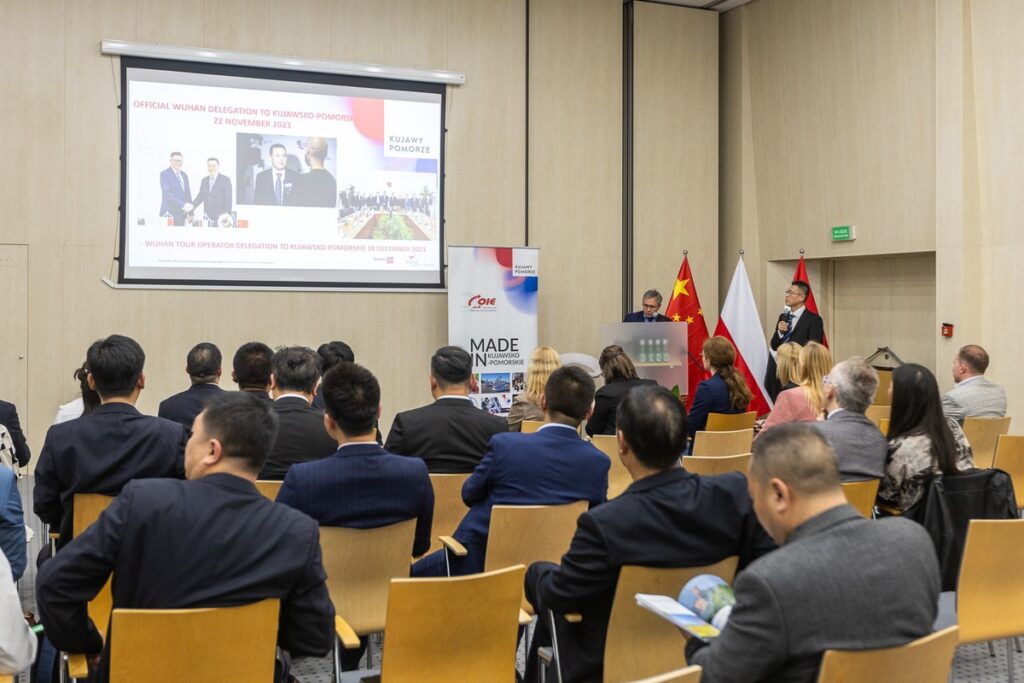 Spotkanie z delegacją z chińskiej prowincji Hubei, fot. Szymon Zdziebło/tarantoga.pl dla UMWKP