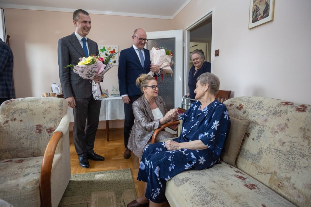 Wręczenie medalu Unitas Durat Bronisławie Kozłowskiej, fot. Mikołaj Kuras dla UMWKP