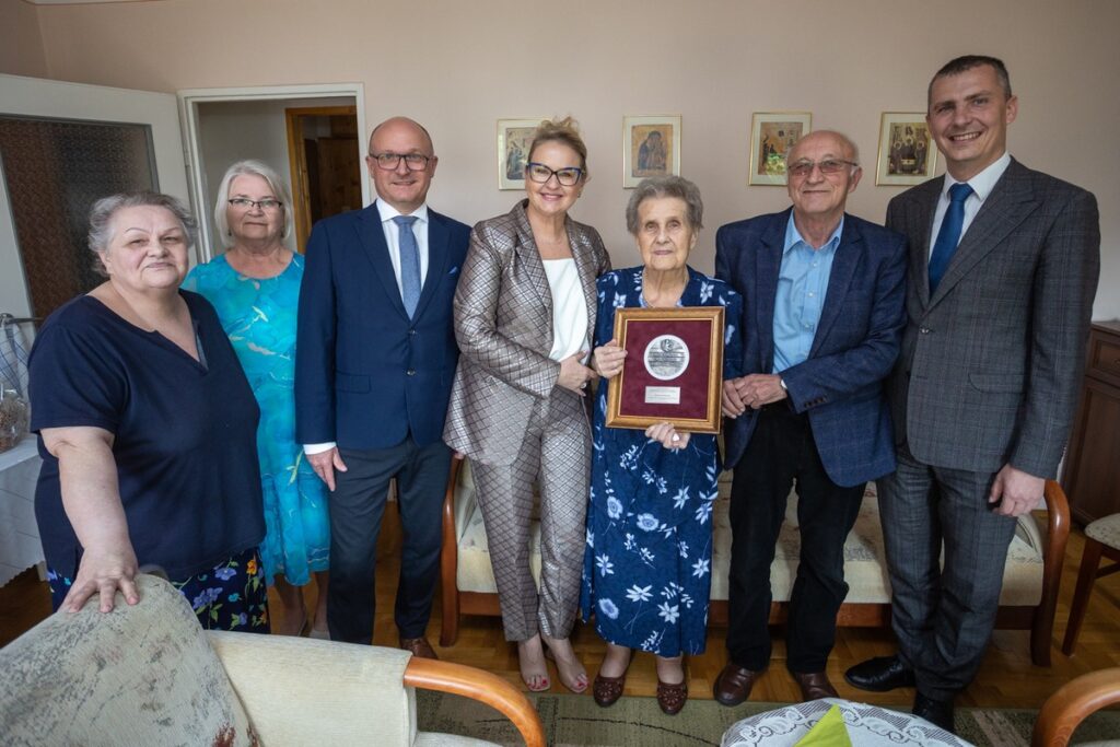 Wręczenie medalu Unitas Durat Bronisławie Kozłowskiej, fot. Mikołaj Kuras dla UMWKP