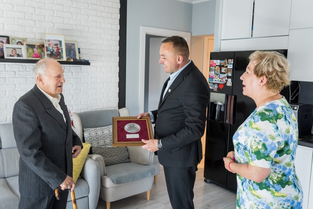 Wręczenie medalu Unitas Durat Stefanowi Kaliszowi, fot. Tomasz Czachorowski/evenphoto.com.pl dla UMWKP