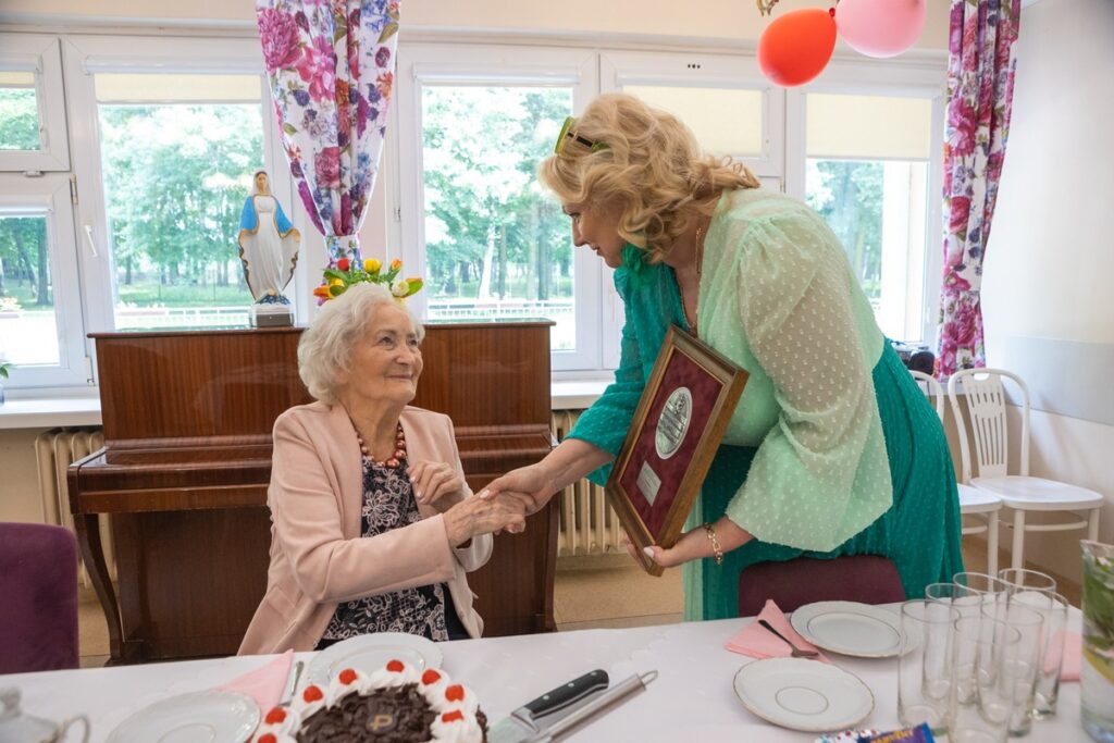 Wręczenie medalu Unitas Durat pani Irenie Rychlickiej, fot. Mikołaj Kuras dla UMWKP