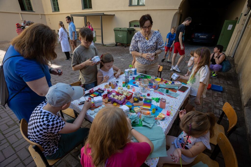 Impreza z okazji Dnia Matki „Medyk dla mamy, taty i dziecka”, fot. Mikołaj Kuras dla UMWKP