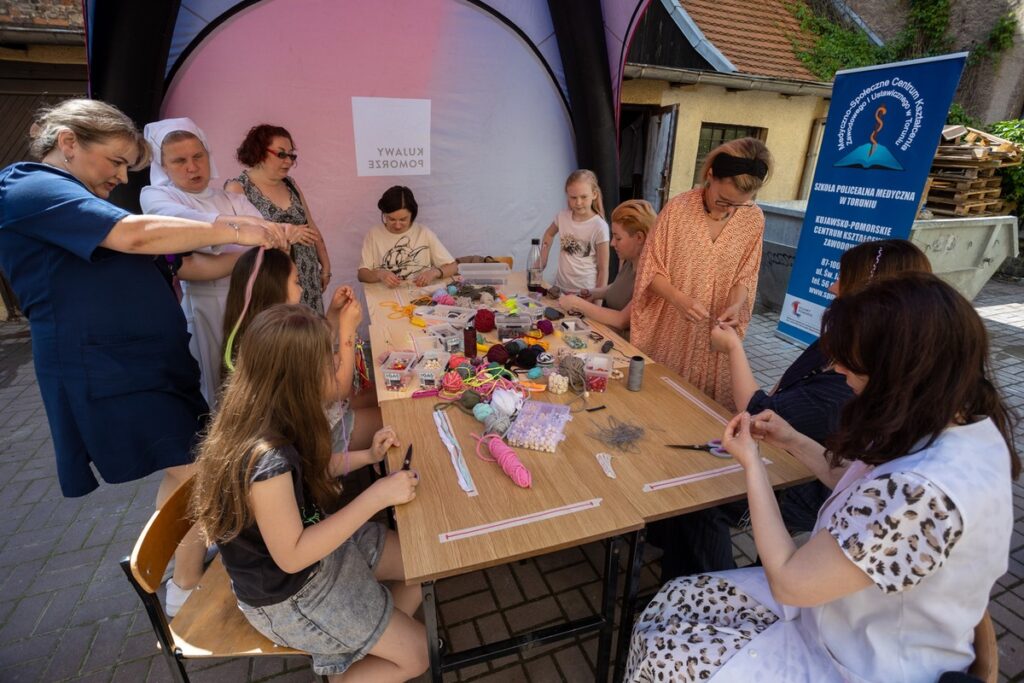 Impreza z okazji Dnia Matki „Medyk dla mamy, taty i dziecka”, fot. Mikołaj Kuras dla UMWKP