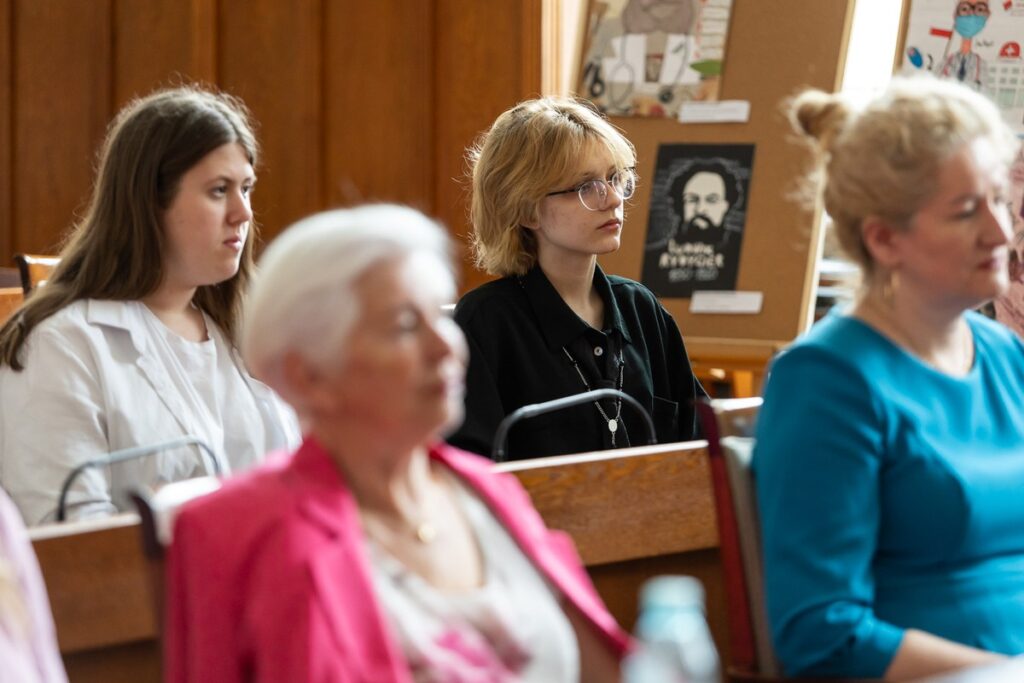 Wręczenie nagród laureatom konkursu plastycznego „Giganci Medycyny Kujaw i Pomorza”, fot. Szymon Zdziebło/tarantoga.com.pl