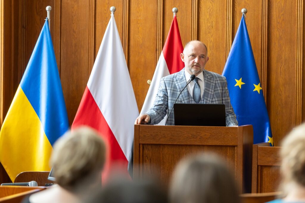 Wręczenie nagród laureatom konkursu plastycznego „Giganci Medycyny Kujaw i Pomorza”, fot. Szymon Zdziebło/tarantoga.com.pl