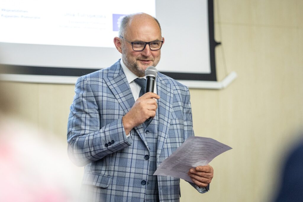 Uroczystość wręczenia umów, 29 maja 2024, fot. Szymon Zdziebło/tarantoga.pl dla UMWKP