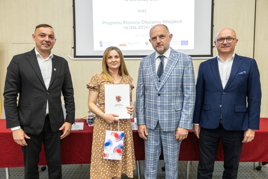 Uroczystość wręczenia umów, 29 maja 2024, fot. Szymon Zdziebło/tarantoga.pl dla UMWKP