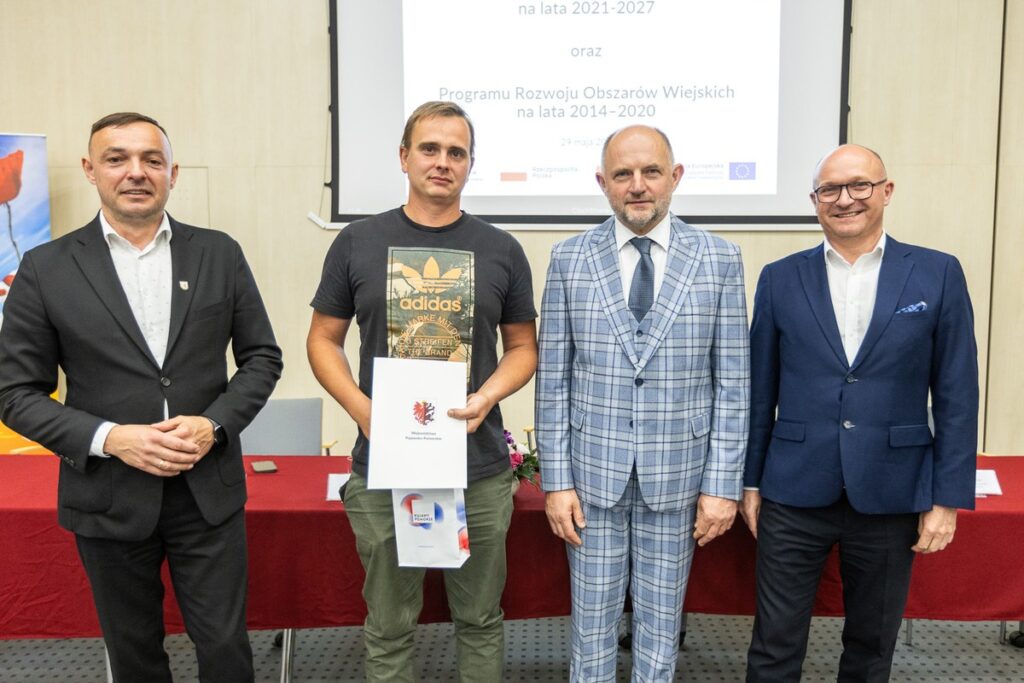 Uroczystość wręczenia umów, 29 maja 2024, fot. Szymon Zdziebło/tarantoga.pl dla UMWKP