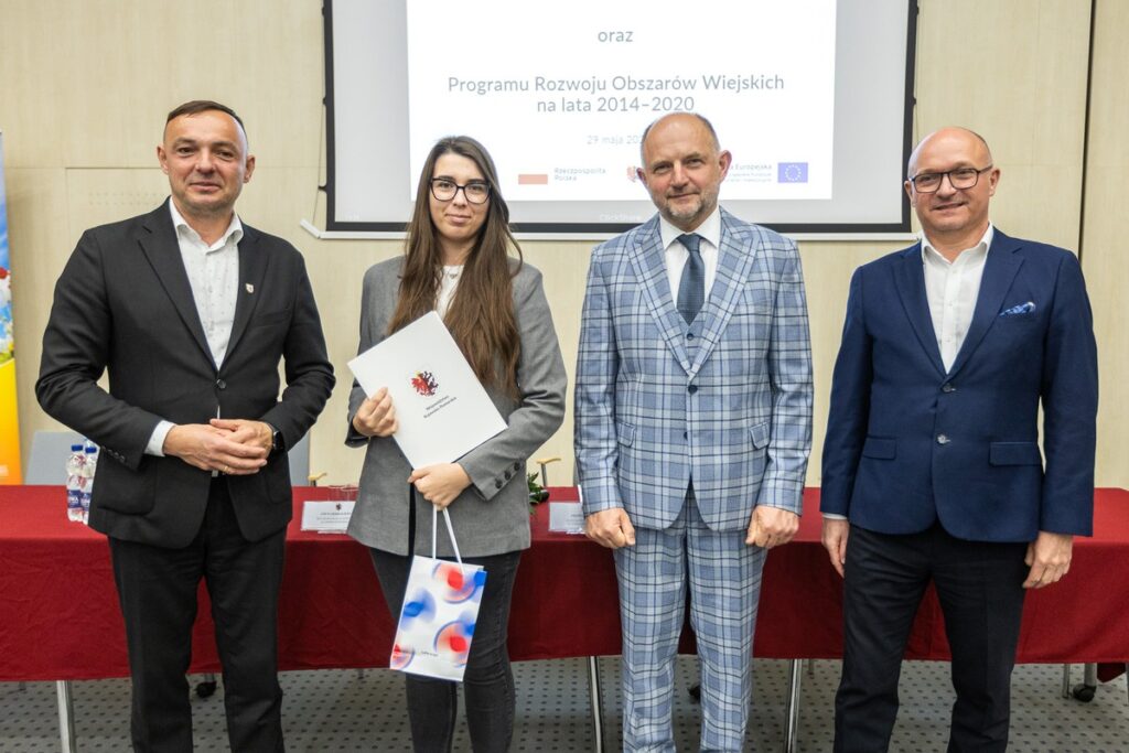 Uroczystość wręczenia umów, 29 maja 2024, fot. Szymon Zdziebło/tarantoga.pl dla UMWKP