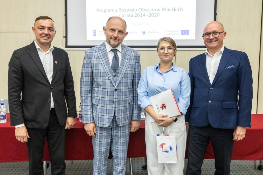 Uroczystość wręczenia umów, 29 maja 2024, fot. Szymon Zdziebło/tarantoga.pl dla UMWKP