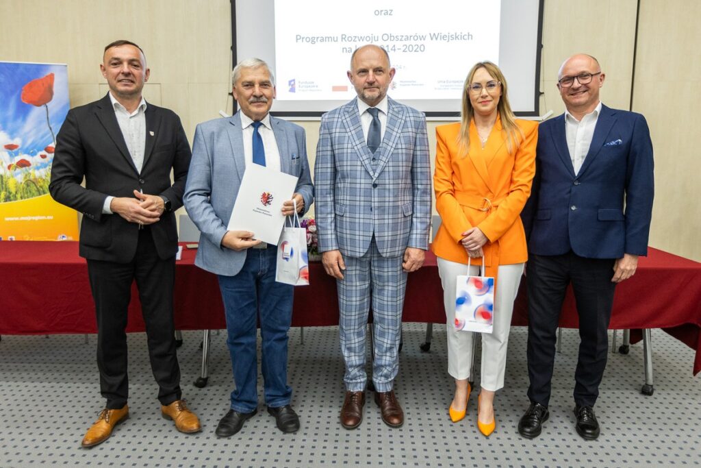 Uroczystość wręczenia umów, 29 maja 2024, fot. Szymon Zdziebło/tarantoga.pl dla UMWKP