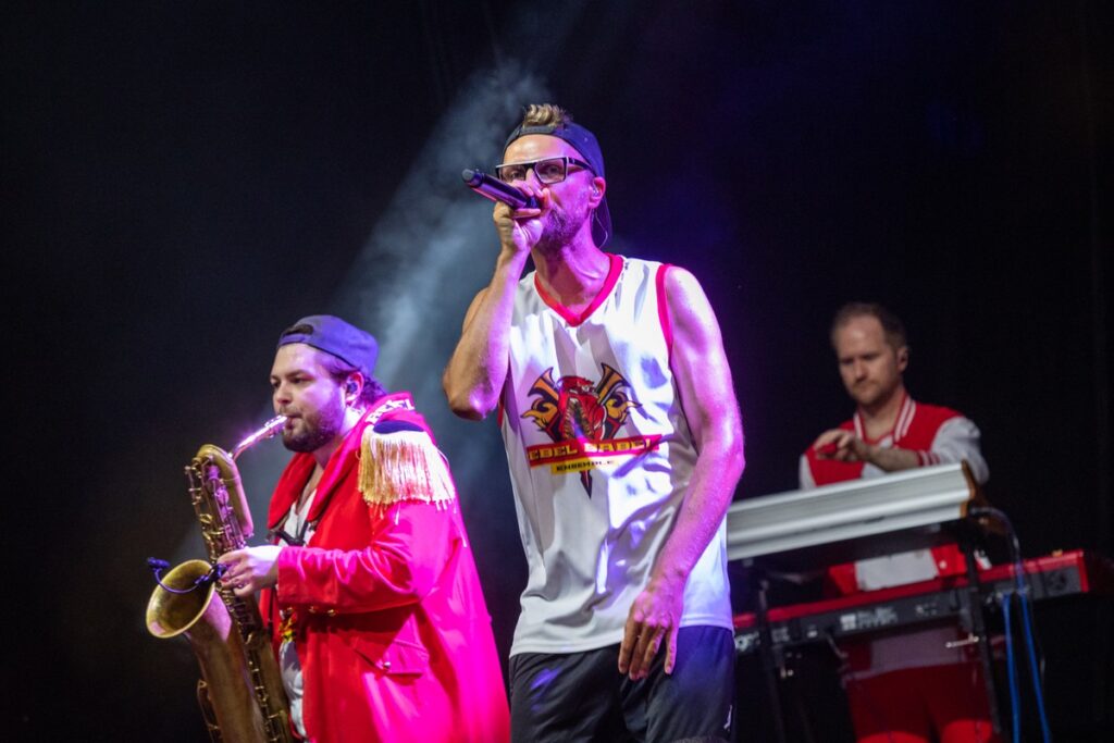 Koncert L.U.C. & Rebel Babel Ensemble w towarzystwie orkiestr dętych z udziałem Bisza (B.O.K.), fot. Mikołaj Kuras dla UMWKP