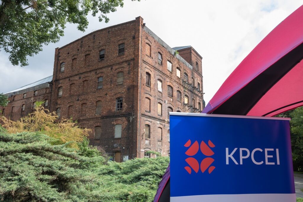 Podpisanie umowy na prace budowlane w grudziądzkim Młynie Górnym, fot. Mikołaj Kuras dla UMWKP