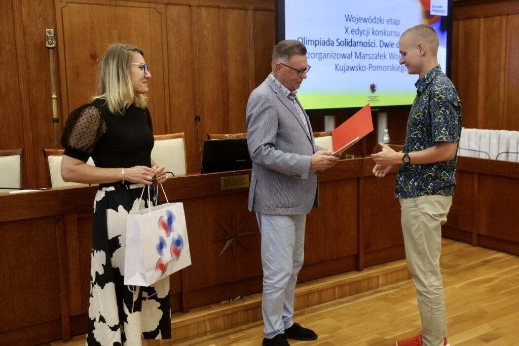 Etap wojewódzki X edycji konkursu ,,Olimpiada Solidarności. Dwie dekady historii”. Fot. Andrzej Goiński/UMWKP