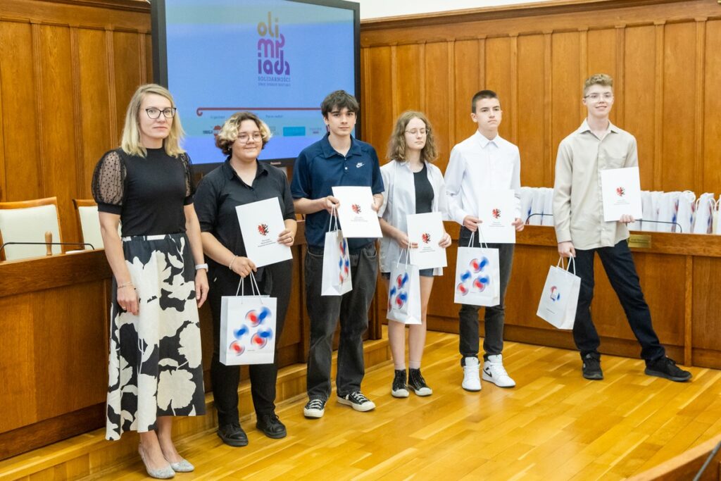 Etap wojewódzki X edycji konkursu ,,Olimpiada Solidarności. Dwie dekady historii”. Fot. Andrzej Goiński/UMWKP