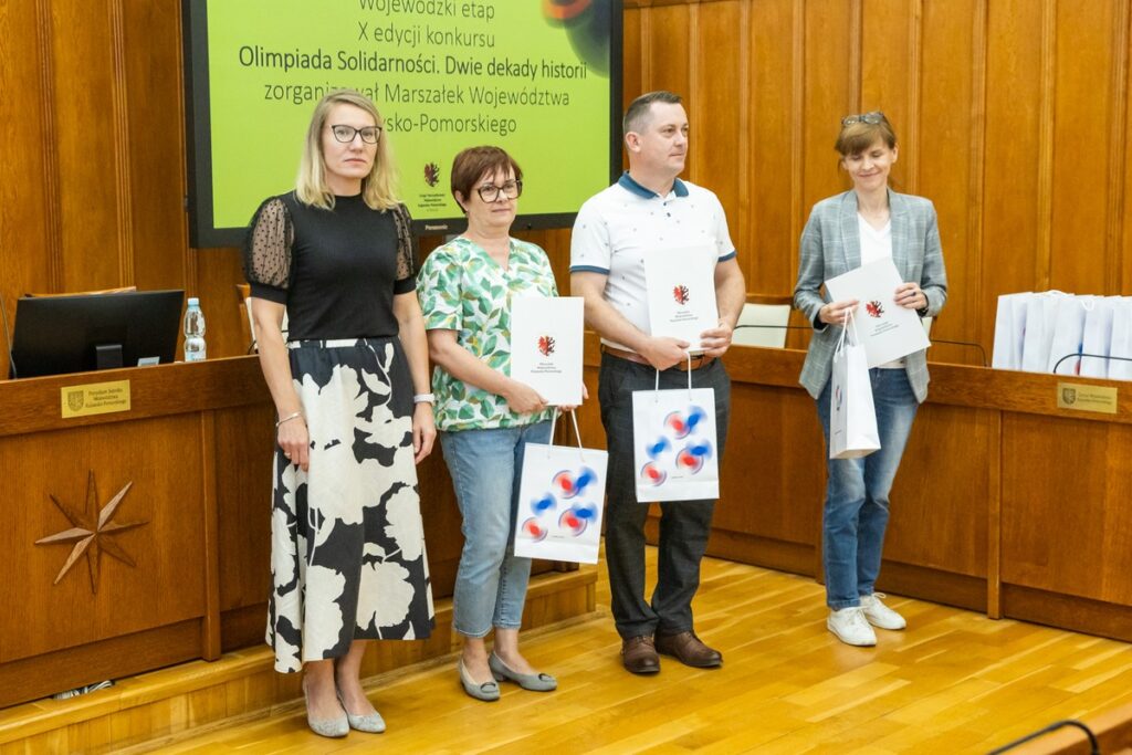Etap wojewódzki X edycji konkursu ,,Olimpiada Solidarności. Dwie dekady historii”. Fot. Andrzej Goiński/UMWKP