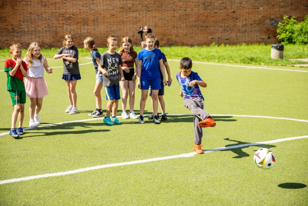 Mecz piłkarski Reprezentacji Polski Bezdomnych z zespołem dziennikarzy Kujaw i Pomorza, fot. Andrzej Goiński/UMWKP