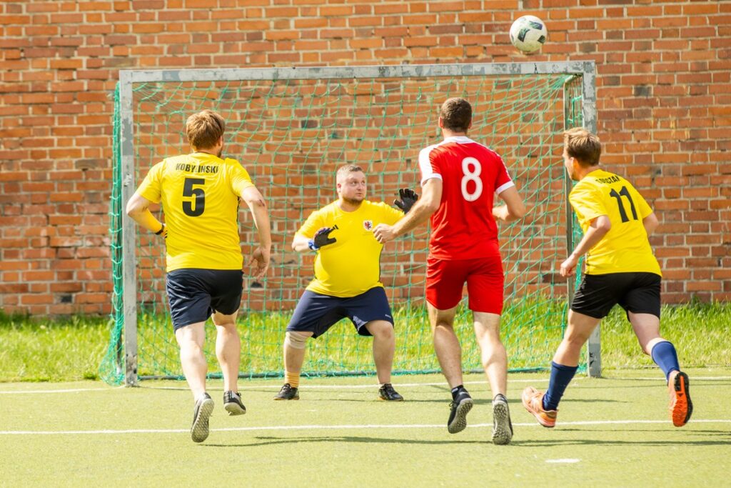 Mecz piłkarski Reprezentacji Polski Bezdomnych z zespołem dziennikarzy Kujaw i Pomorza, fot. Andrzej Goiński/UMWKP