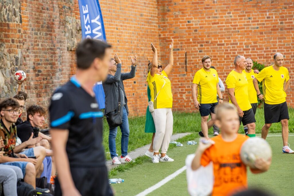 Mecz piłkarski Reprezentacji Polski Bezdomnych z zespołem dziennikarzy Kujaw i Pomorza, fot. Andrzej Goiński/UMWKP