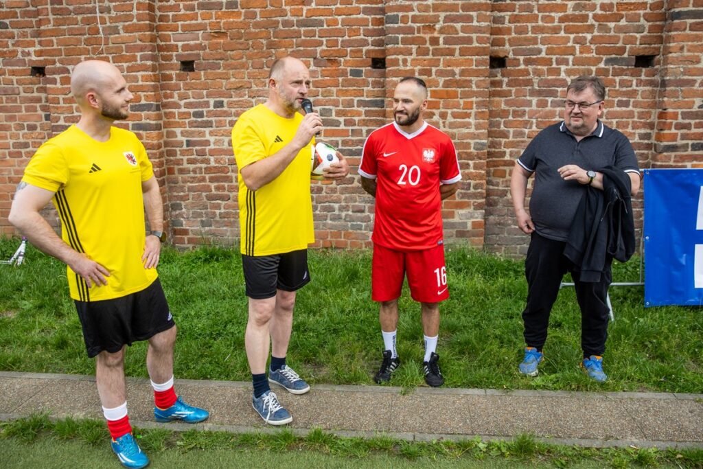 Mecz piłkarski Reprezentacji Polski Bezdomnych z zespołem dziennikarzy Kujaw i Pomorza, fot. Andrzej Goiński/UMWKP