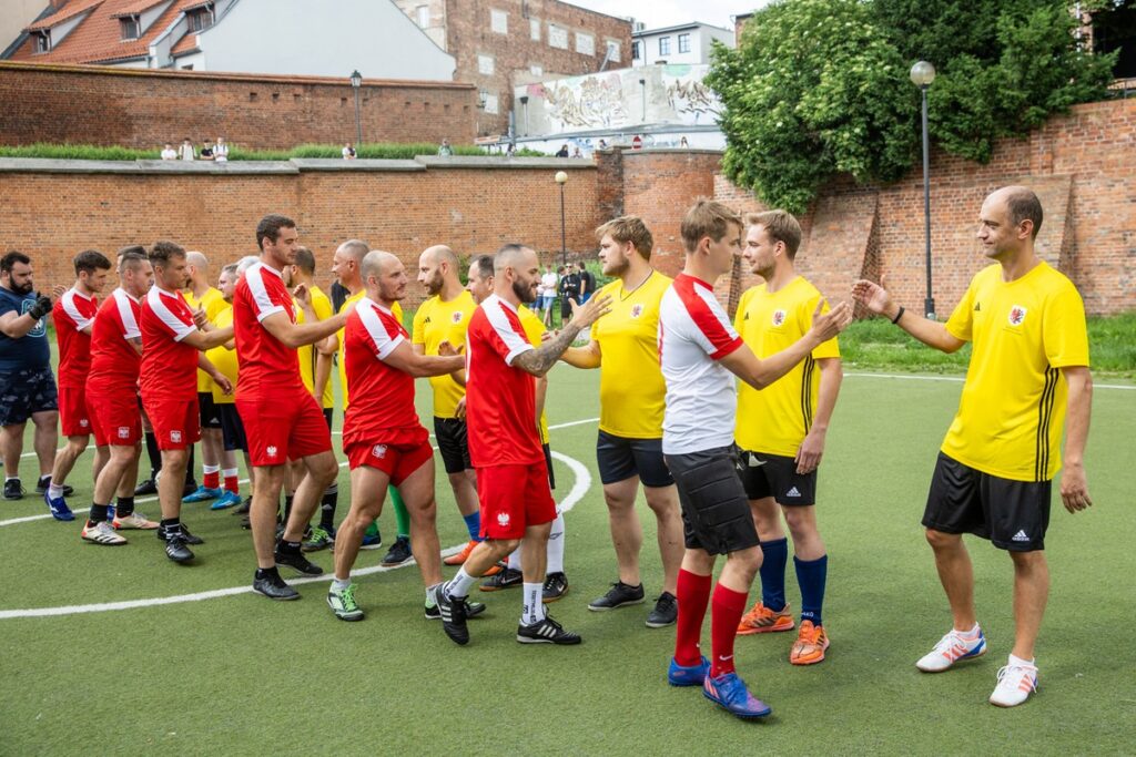 Mecz piłkarski Reprezentacji Polski Bezdomnych z zespołem dziennikarzy Kujaw i Pomorza, fot. Andrzej Goiński/UMWKP