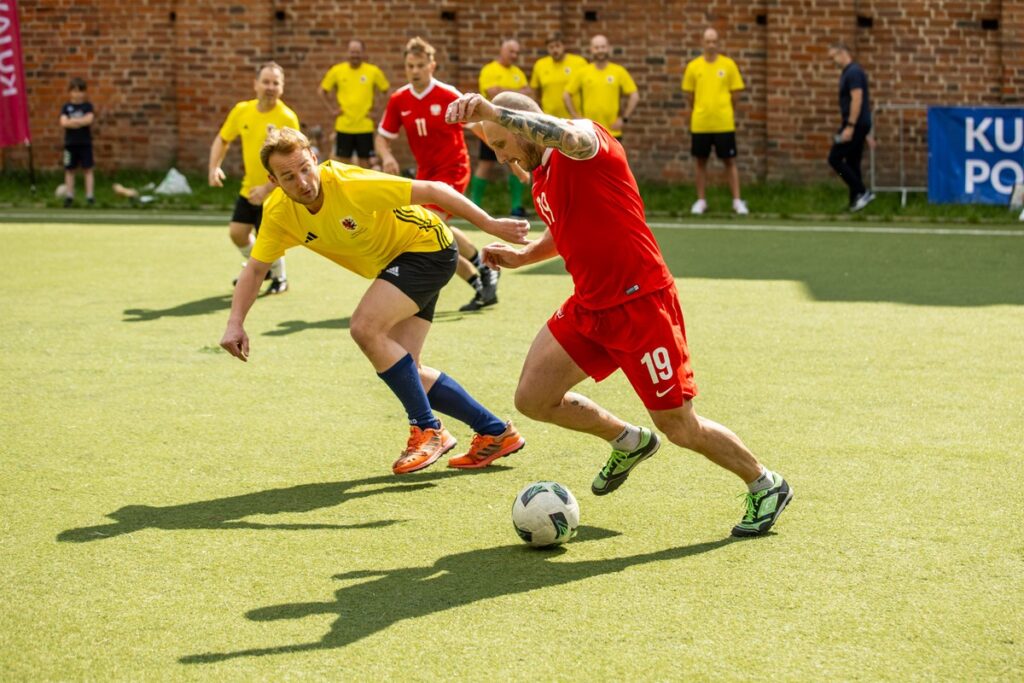 Mecz piłkarski Reprezentacji Polski Bezdomnych z zespołem dziennikarzy Kujaw i Pomorza, fot. Andrzej Goiński/UMWKP