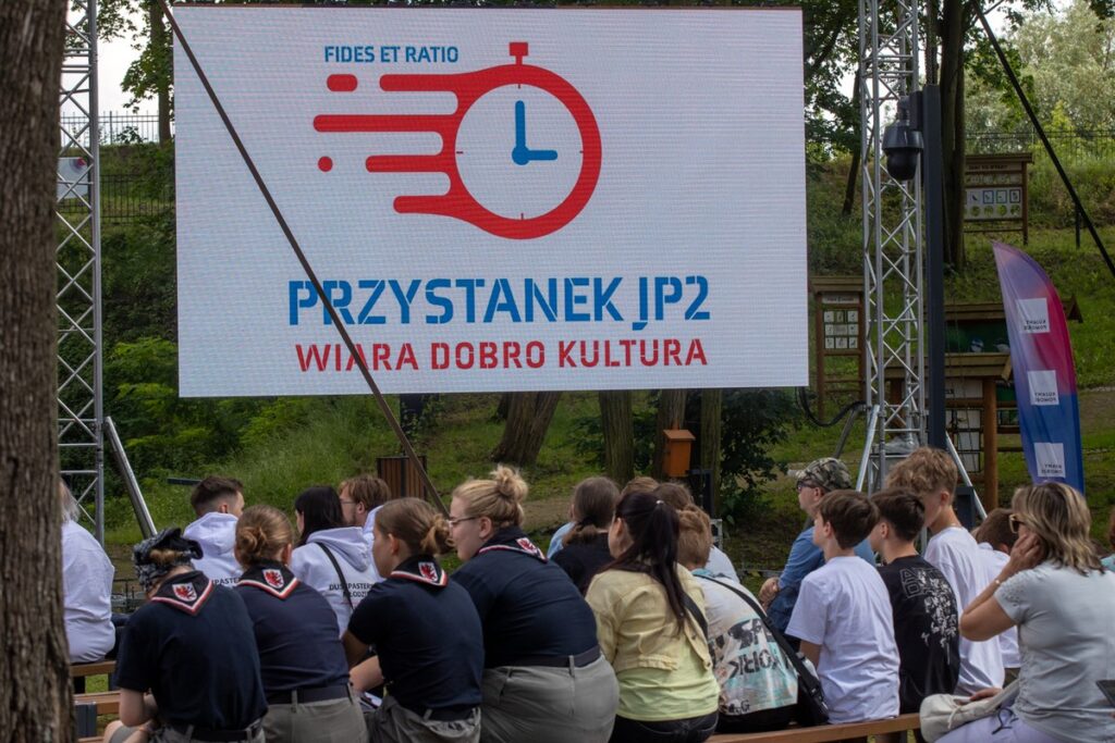 Przystanek JPII „Wiara, kultura, dobro”, fot. Mikołaj Kuras dla UMWKP