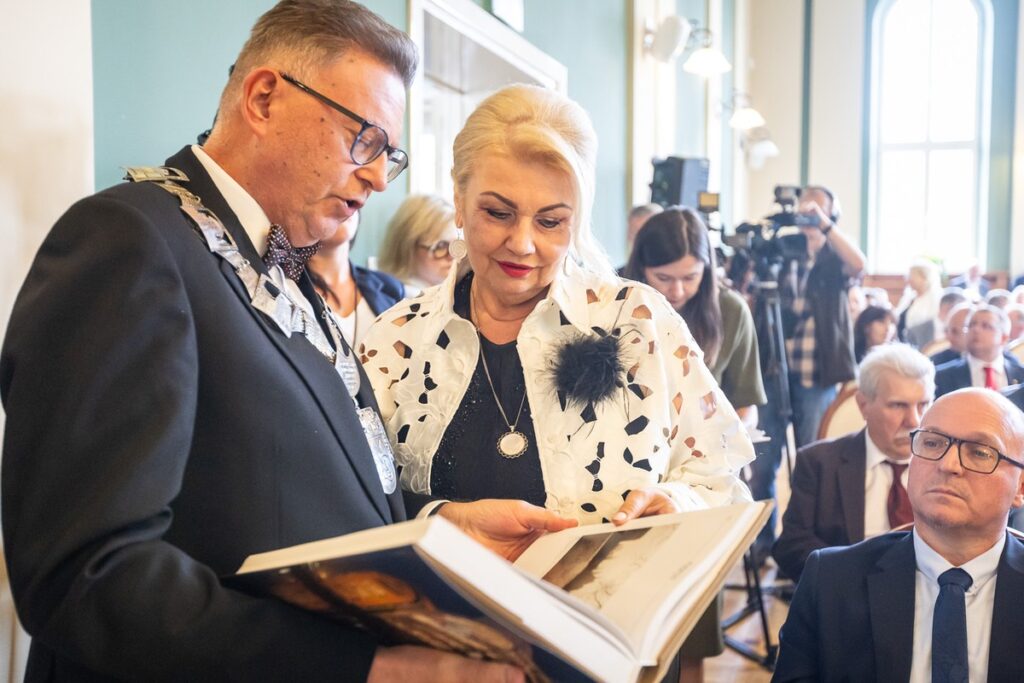 Uroczysta sesja sejmiku województwa kujawsko-pomorskiego., fot. Szymon Zdziebło, tarantoga.pl dla UMWKP