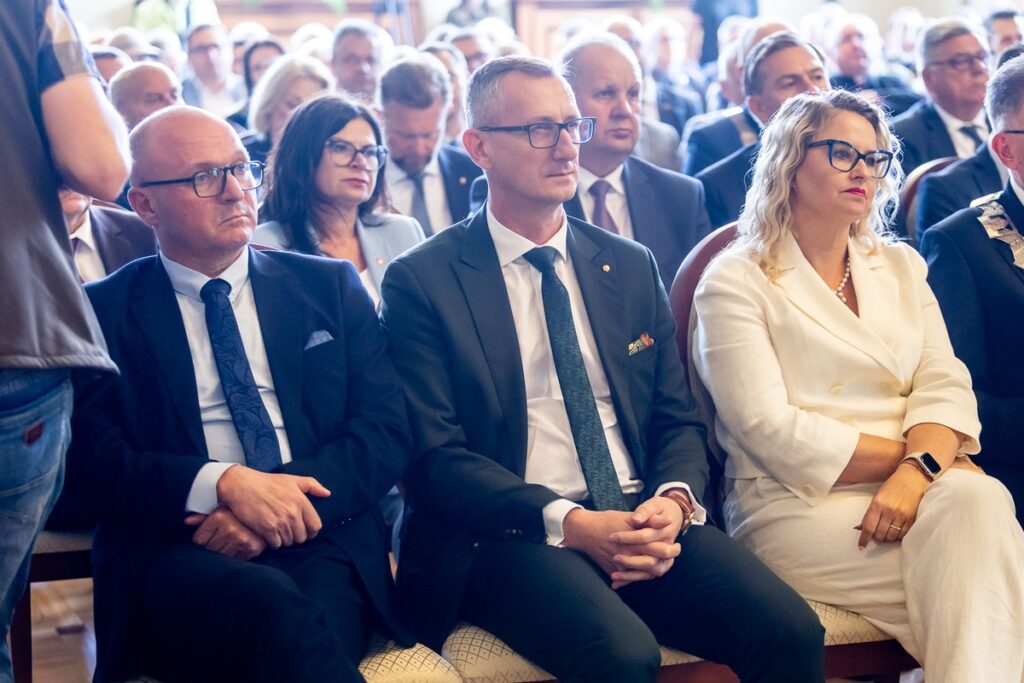 Uroczysta sesja sejmiku województwa kujawsko-pomorskiego., fot. Szymon Zdziebło, tarantoga.pl dla UMWKP