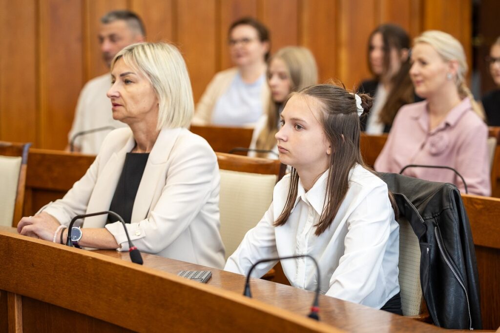 Wręczenie nagród w konkursie „Mój ojciec-jak dobrze być razem!”, fot. Szymon Zdziebło/tarantoga.pl dla UMWKP
