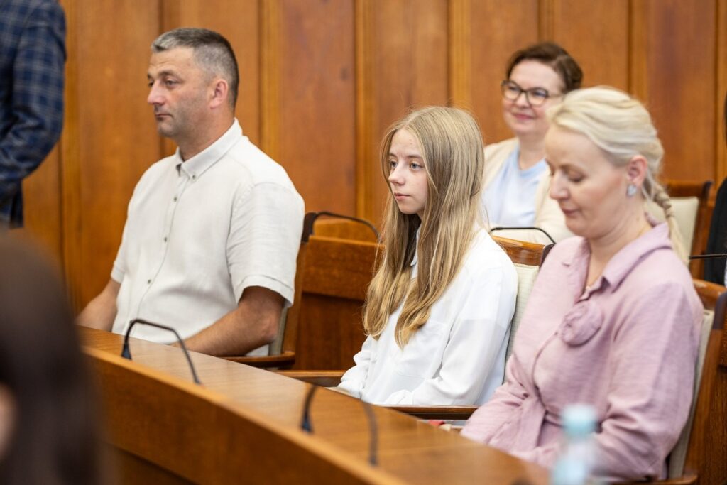 Wręczenie nagród w konkursie „Mój ojciec-jak dobrze być razem!”, fot. Szymon Zdziebło/tarantoga.pl dla UMWKP