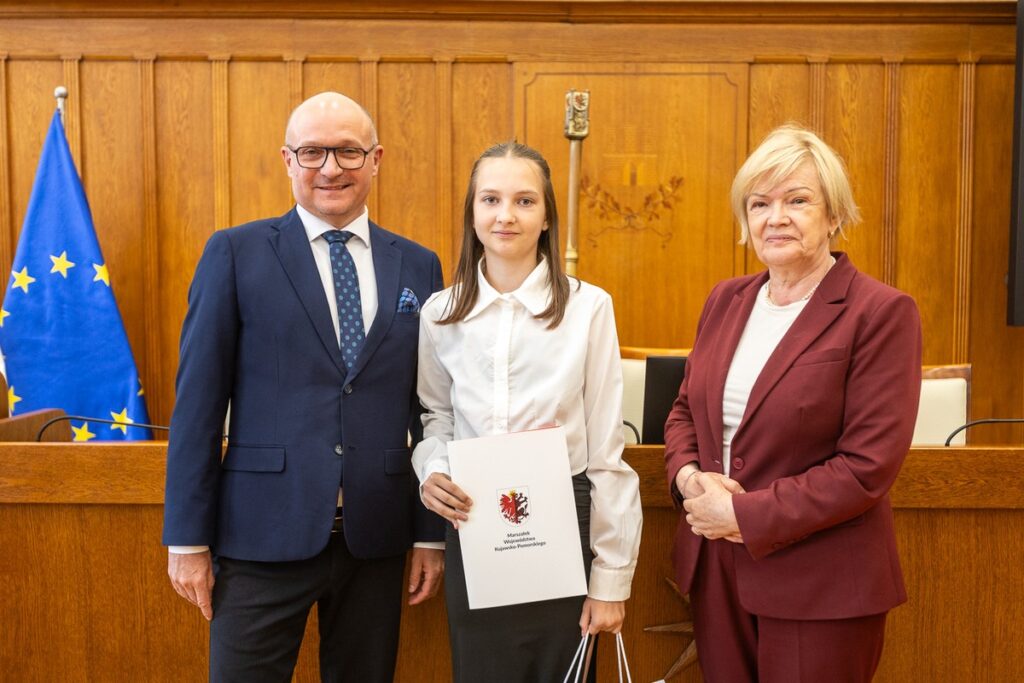 Wręczenie nagród w konkursie „Mój ojciec-jak dobrze być razem!”, fot. Szymon Zdziebło/tarantoga.pl dla UMWKP