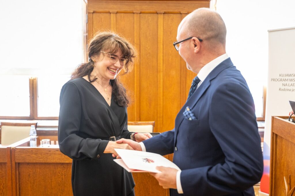 Wręczenie nagród w konkursie „Mój ojciec-jak dobrze być razem!”, fot. Szymon Zdziebło/tarantoga.pl dla UMWKP