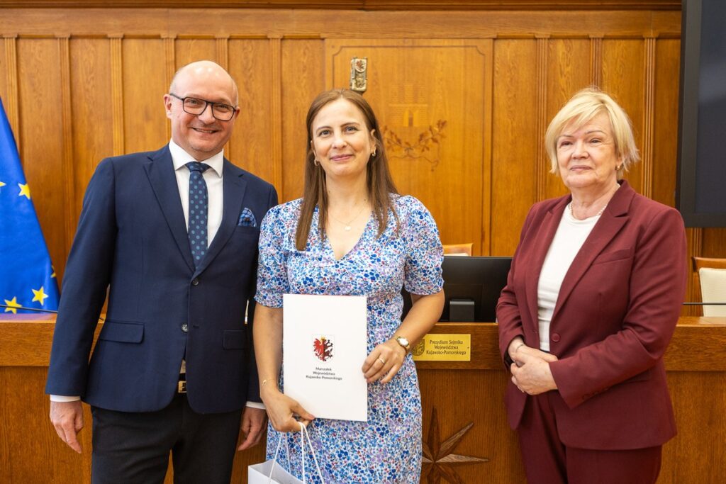 Wręczenie nagród w konkursie „Mój ojciec-jak dobrze być razem!”, fot. Szymon Zdziebło/tarantoga.pl dla UMWKP