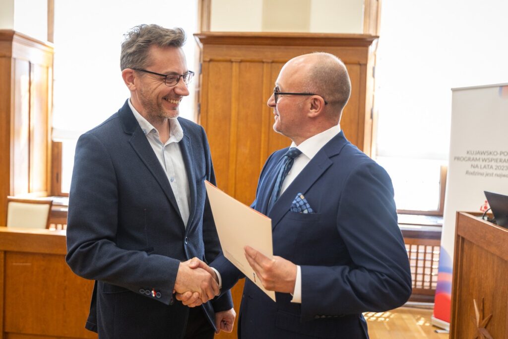 Wręczenie nagród w konkursie „Mój ojciec-jak dobrze być razem!”, fot. Szymon Zdziebło/tarantoga.pl dla UMWKP