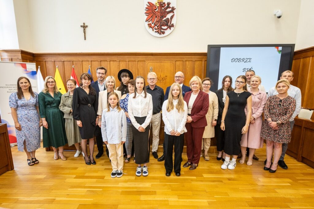 Wręczenie nagród w konkursie „Mój ojciec-jak dobrze być razem!”, fot. Szymon Zdziebło/tarantoga.pl dla UMWKP