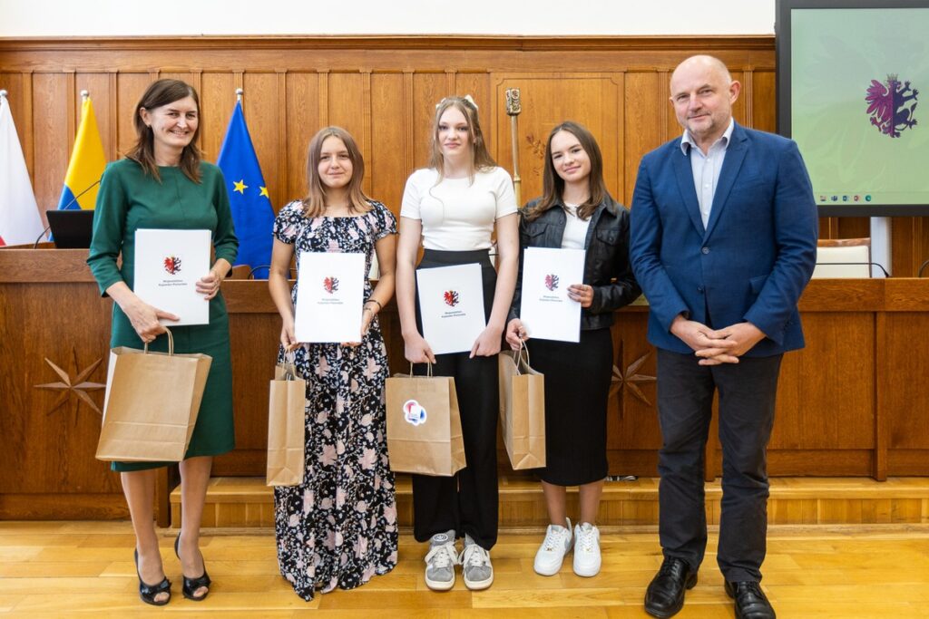 Spotkanie z uczestnikami konkursu „Poznajemy Parki Krajobrazowe”, fot. Szymon Zdziebło/tarantoga.pl dla UMWKP