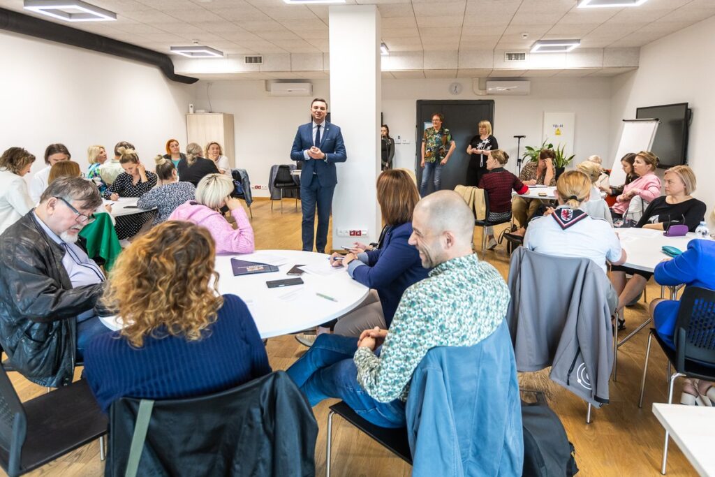 Okrągły stół ds. pożytku publicznego, fot. Szymon Zdziebło/tarantoga.pl dla UMWKP