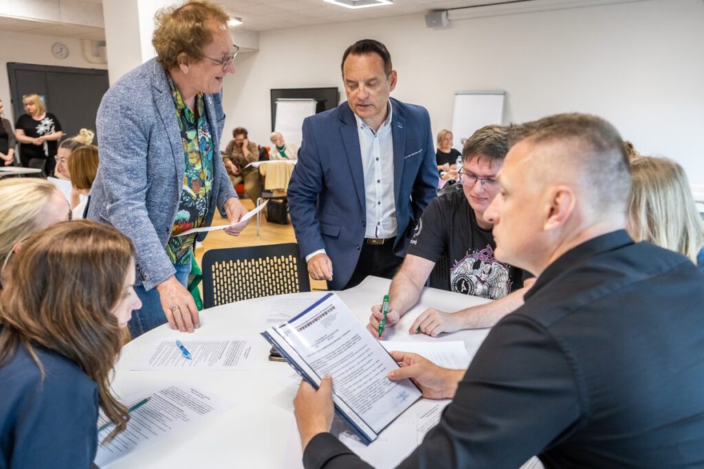 Okrągły stół ds. pożytku publicznego, fot. Szymon Zdziebło/tarantoga.pl dla UMWKP